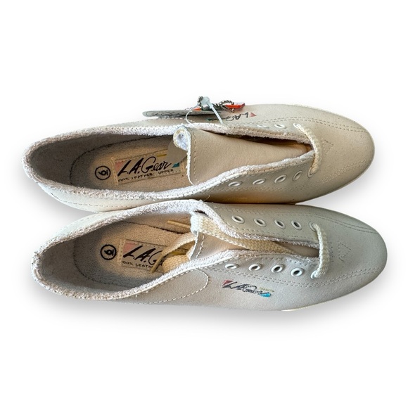Vintage L.A. GEAR women's walking sneakers. - Picture 3 of 4